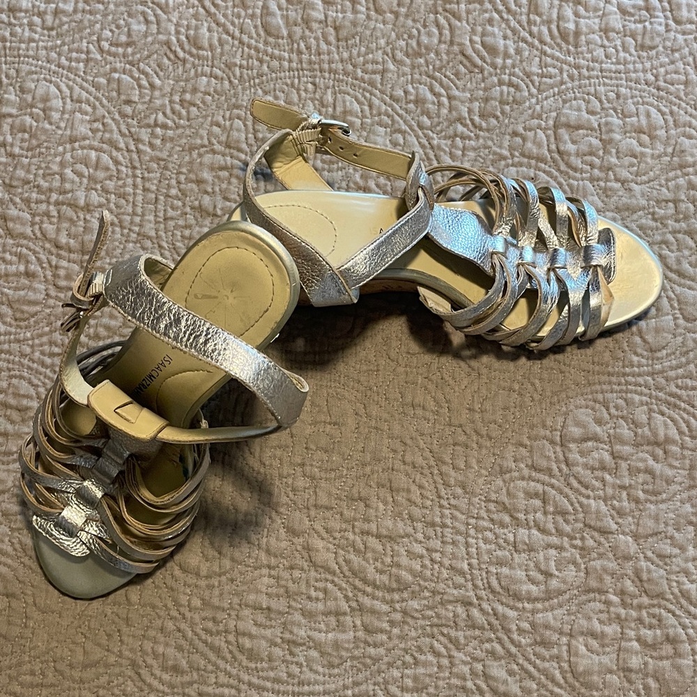 ❤️ 5 for $15. Isaac Mizrahi Gold Wedge  Sandals